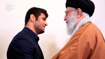 Қадрдонии раҳбари муаззами инқилоби исломӣ аз худгузаштагии гуштигири эронӣ ба нафъи фаластиниён

