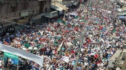 Qindra mijëra jordanezë dolën në rrugë me sloganin “Amerika në krye të terrorizmit”.