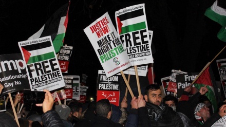 Muçulmanos em Londres condenam decisão de Trump sobre Santo Quds 