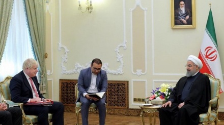 Ruhani:Tramp sebitdäki odyň üstüne benzin dökendir.