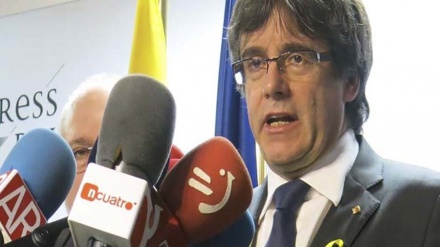 Puigdemont pide al Rey que empiece la 