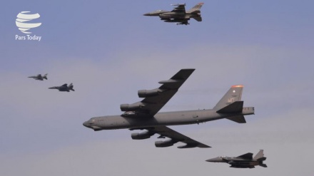 美国轰炸机飞越朝鲜半岛上空