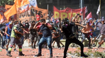 Argentinean protesters clash with police