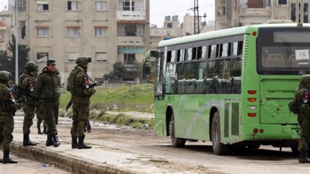 Transferimi i 500 terroristëve nga Homsi në veri të Sirisë