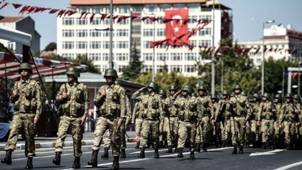 Weitere türkische Soldaten in Katar eingetroffen