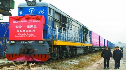 中国货运列车途径哈萨克斯坦和土库曼斯坦驶向伊朗