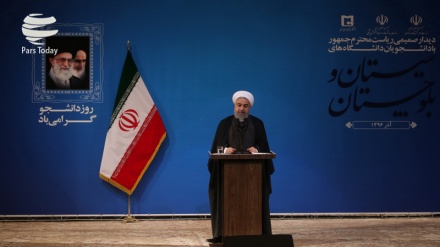 Ruhani: Fitorja e Revolucionit Islamik ishte mrekulli historike dhe politike