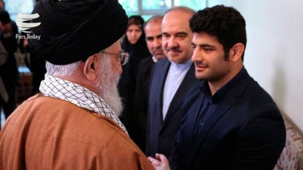 (FOTO) Leader accoglie il lottatore Heidari: 