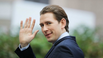 Austria, l'ex cancelliere Sebastian Kurz lascia la politica