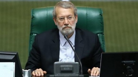 Larijani: Donald Tramp arap we yslamyň arzyly maksatlaryny Sionist režimiň ýolunda gurban edendir