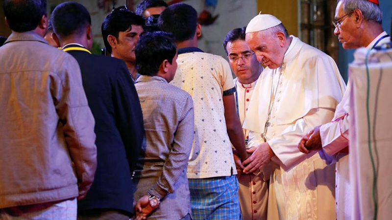 पोप ने एक बार फिर की रोहिंग्या शरणार्थियों पर किए गए अत्याचारों और अपमान की निंदा