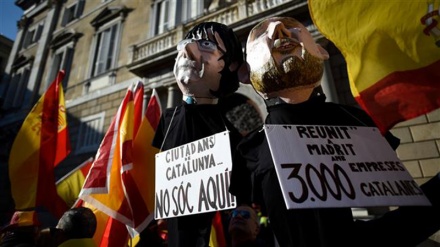 Pro-Spain protesters demand imprisonment of ex-Catalan leader Puigdemont