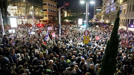 Netanyahu aleyhinde onbinlerce insandan protesto gösterisi 