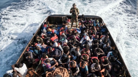 Migranti, Alarm Phone: in 95 su barca in difficoltà 