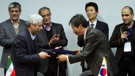 イランと韓国の間で、民間部門での技術移転に関する２２の協力合意書が調印
