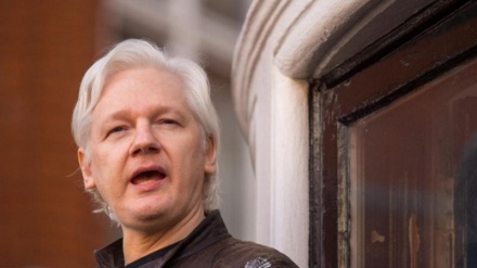 Wikileaks, disattivato l'account di Assange: è giallo