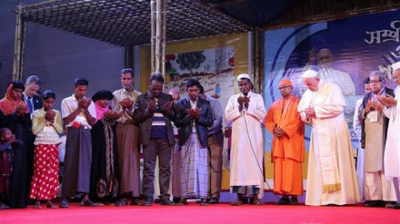 In Bangladesh, Pope Francis calls Myanmarese Rohingya Muslims by ethnic name