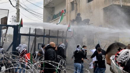 Gerusalemme, polizia ferma con la forza dimostranti a Beirut
