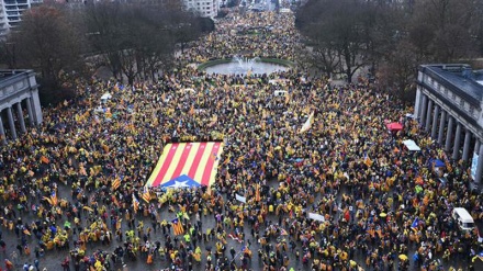 About 45,000 Catalans march in Brussels to support exiled leader 