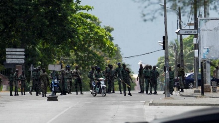 Sojoji Masu Bore A Ivory Coast Sun Kai Hari Da Kona Wani Barikin Soji