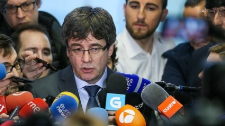 Catalogna, braccio di ferro fra Rajoy e Parlamento catalano sulla rielezione di Puigdemont