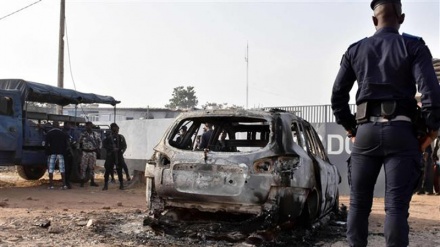 Ivory Coast soldiers loot arms from elite base