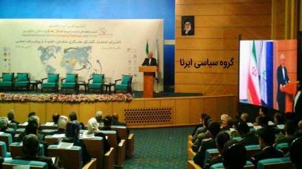 Zarif: Suriye ve Irak'ta etnik girişimler, bölge ve dünya için büyük tehdittir
