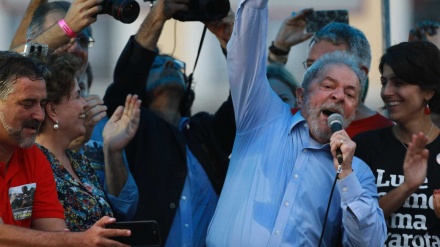 Lula confirma pré-candidatura mesmo com fato 'indesejável'