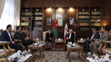 イラン外相が、テヘランでオマーン外相と会談