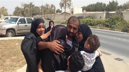 O regime de Al Khalifah de Bahrein depor os jovens para apoiar xeque Qassim 