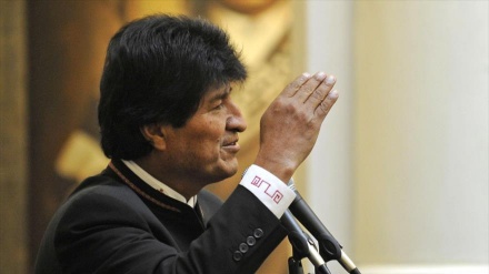 Morales sigue líder en sondeos mientras desciende la oposición