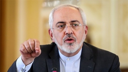 Zarif : Os EUA governaram um homem que usava palavras sujas contra nações
