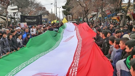 (FOTO) Iran, la gente in piazza a sostegno della Repubblica islamica - 2