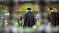 ハーメネイー師、イスラム革命の指導者・ホメイニー師の聖廟に参拝
