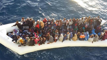 At least 25 refugees dead in shipwreck off Libya 