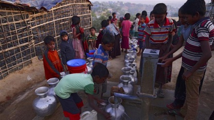 Bangladesh tells Rohingya refugees they may lose food ration if stay