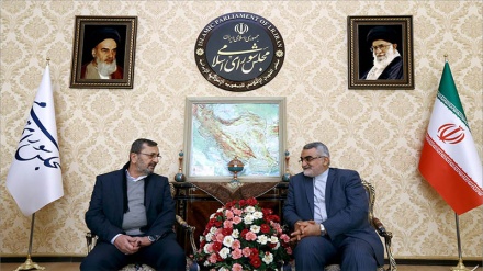 Burucerdi: Amerika, İsrail ve Suud rejimi bölgede buhran çıkarma peşindeler 