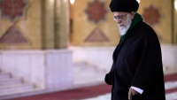 ハーメネイー師、イスラム革命の指導者・ホメイニー師の聖廟に参拝
