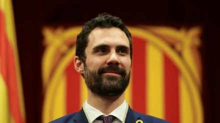 Parlamento catalano, il nuovo presidente è indipendentista