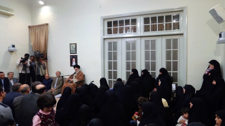 İslam İnkılabı Rehberi: Cesaret, fedakarlık ve iman, düşmanları dizginleyen set