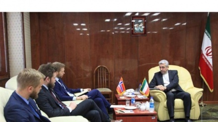 Irán y Noruega, dispuestos a desarrollar cooperación en energías renovables