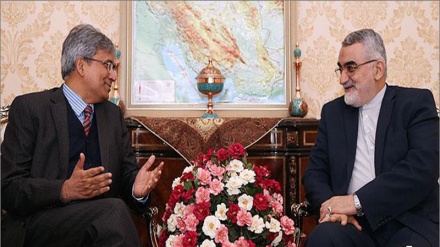 Burucerdi: Trump'ın KOEP'i iptal yönündeki bozguncu girişiminin yasalı bir yönü yok!