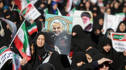 Iranianos se reúnem no terceiro dia em demonstração de unidade, força (+fotos)