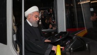 イランのローハーニー大統領、国内で製造された自動車の見本市を視察