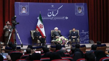 روحانی: دولت مسیر سازندگی و آبادانی ایران را ادامه می‌دهد 
