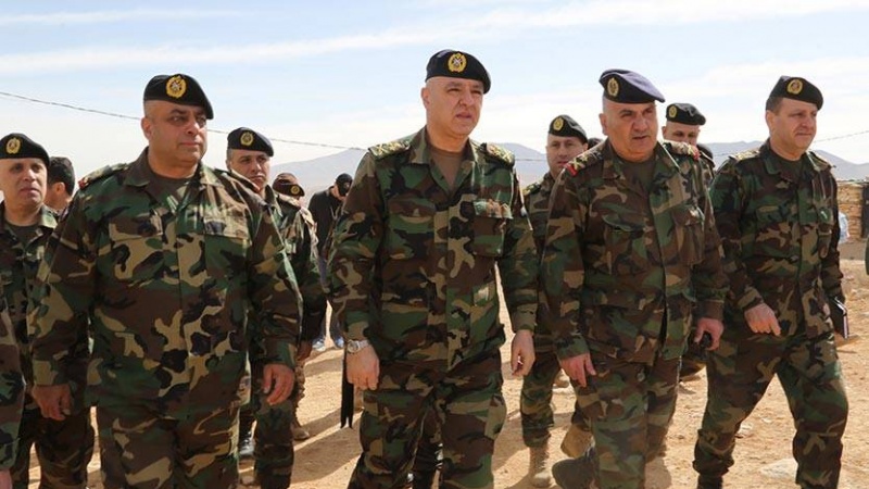 Jenderal Joseph Aoun (ketiga dari kanan)