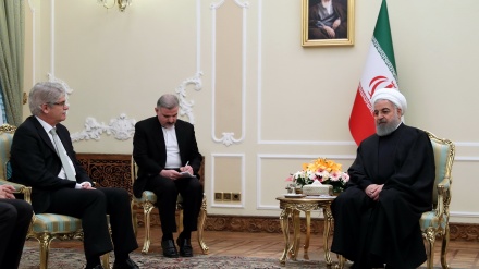 イラン大統領、「核合意の実施は、イランとＥＵの関係拡大を促すものだ」