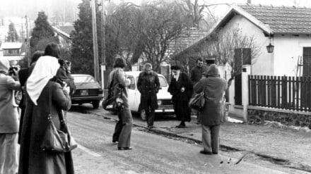 Ռուհոլլաhի դպրոցում (17.Կանայք հեղափոխությունից հետո)