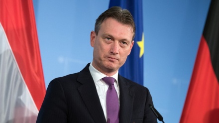 পুতিন সম্পর্কে মিথ্যা বলে পদত্যাগে বাধ্য হলেন ডাচ পররাষ্ট্রমন্ত্রী