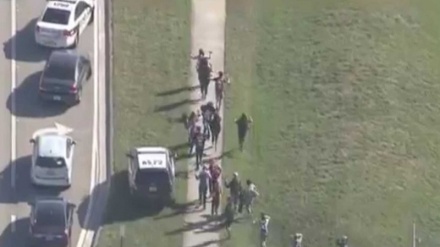 Escola encerrada na Florida após tiroteio. Atirador detido